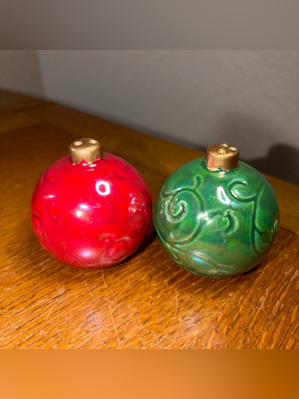 Cracker Barrel Red Green Iridescent Christmas Ornament Salt & Pepper Shaker Set